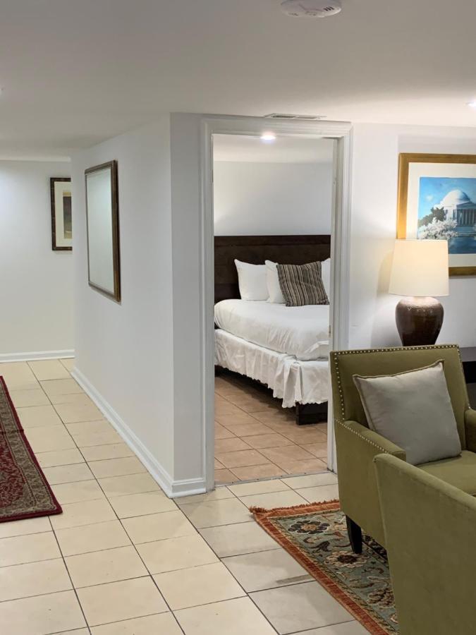 Renovated English Basement 2Bdrm Home Near Metro Washington Buitenkant foto