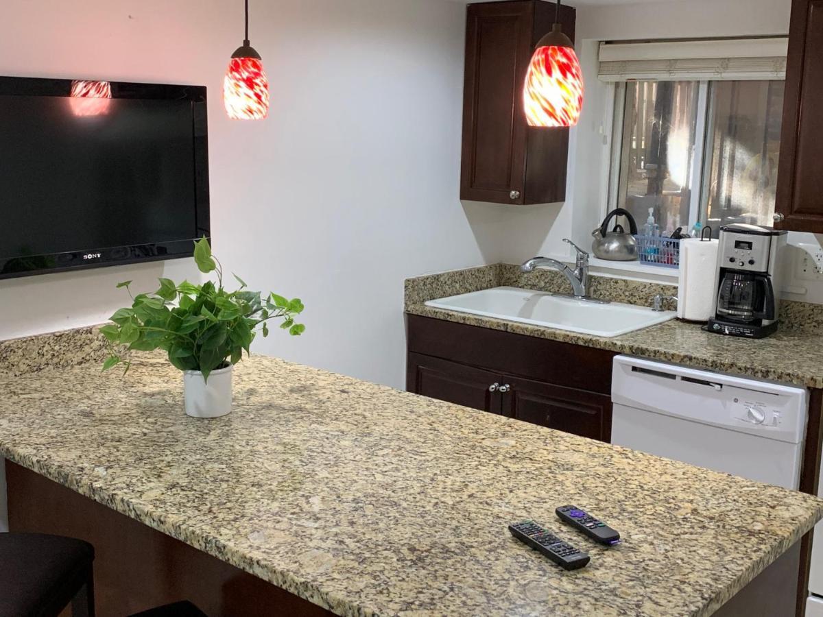 Renovated English Basement 2Bdrm Home Near Metro Washington Buitenkant foto